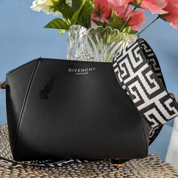 Givenchy - Picture 4 of 15